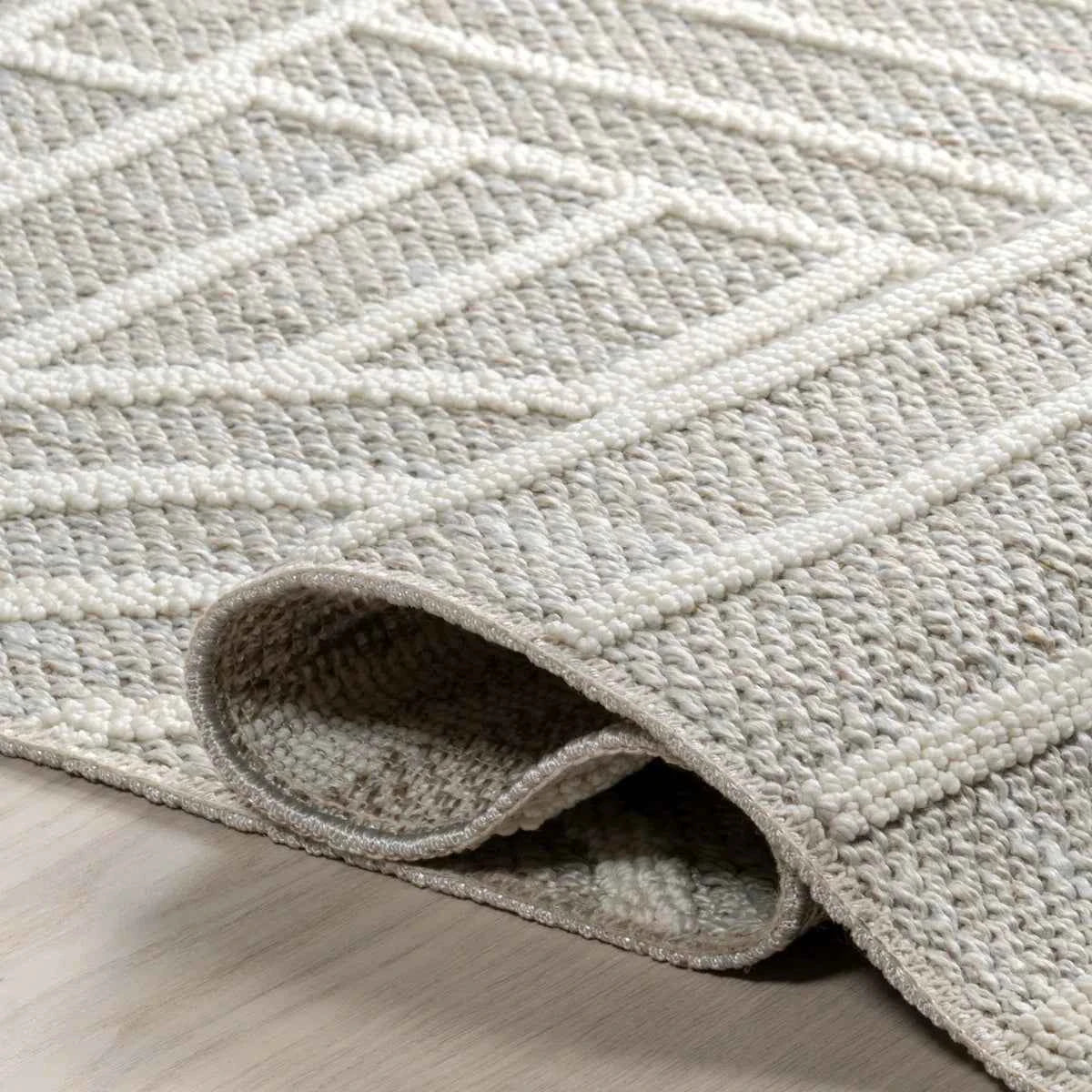 Jherika Modern Geometric Machine Washable Area Rug – Stylish & Easy-Care Floor Covering